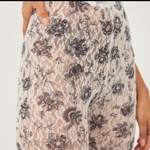 Free People Layered In Lace Legging Chamoix Combo Cream Black Floral NWT M - Picture 2 of 4